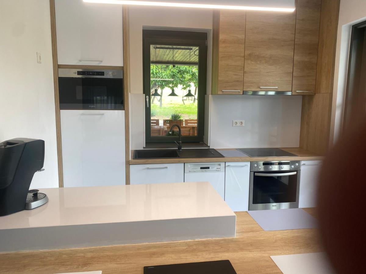 Terra Toscana Apartman Sarvar Luaran gambar
